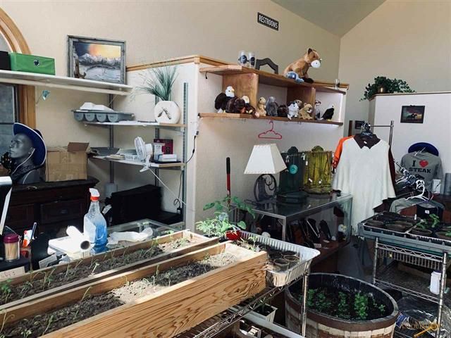 Wooley's Grill & Cellar: 1648 Highway 18 Byp, Hot Springs, SD 57747
